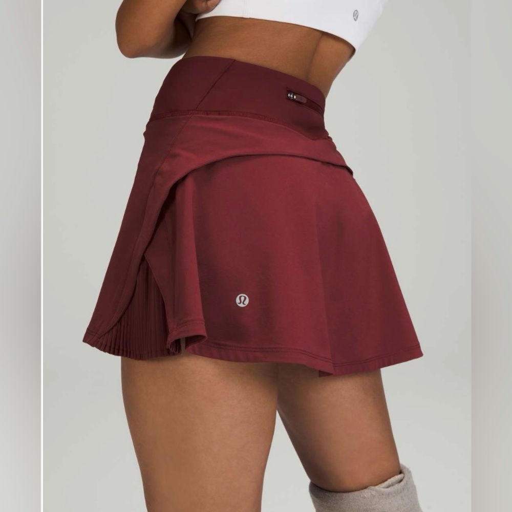 🍋Women’s Lululemon Play Off The Pleats Mid Rise Skirt Red Merlot size 12🍋